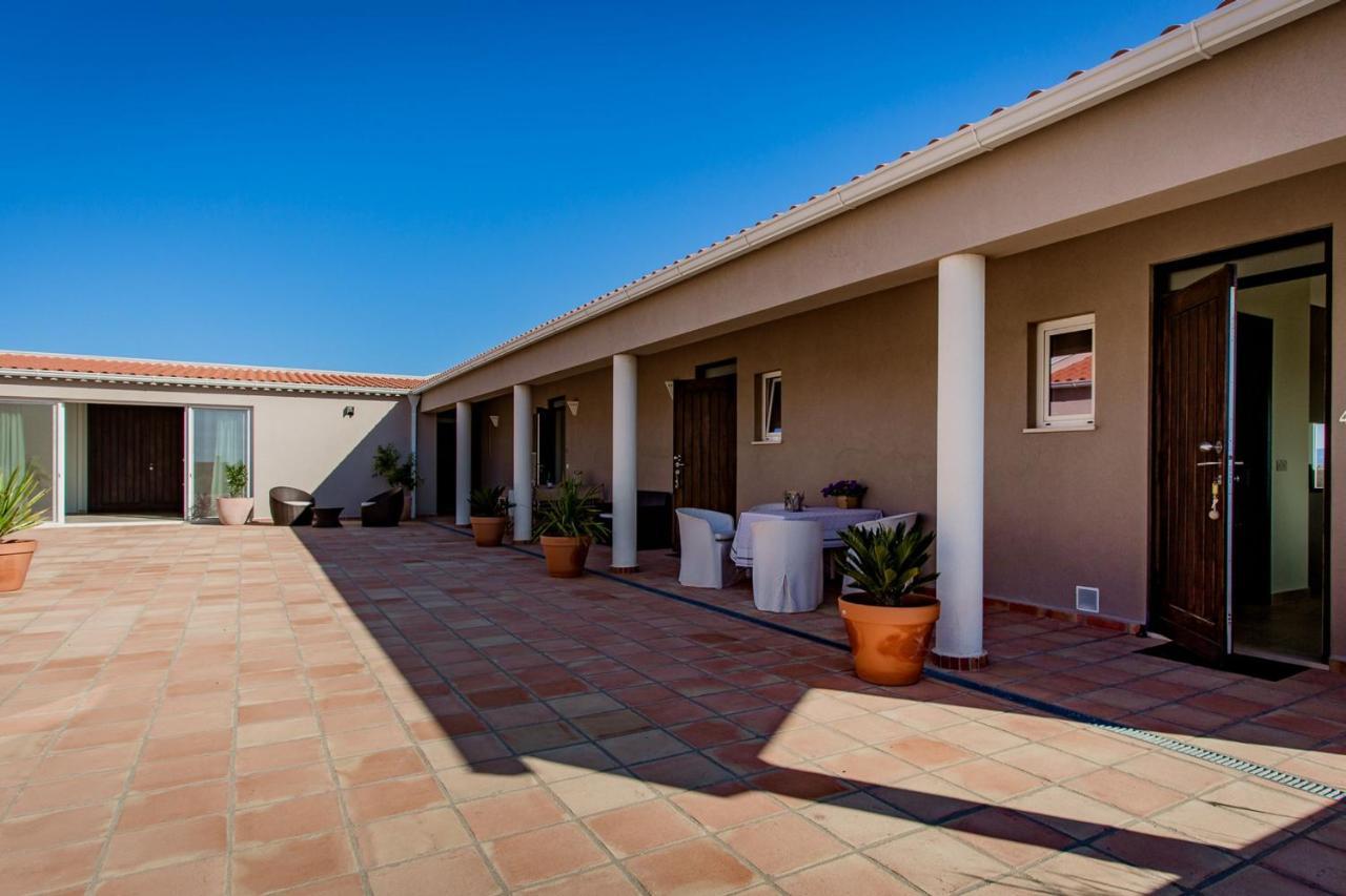 Corte Velada Guest House By Lovelystay Lagos Exterior foto